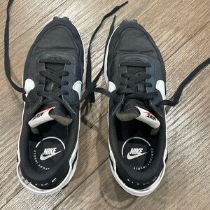 Women’s Nike size 8 sneakers